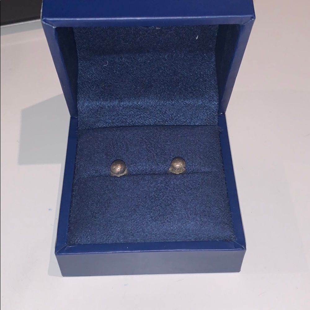 Simple earring set